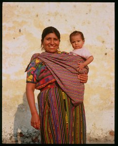 Indian Mother and Child from the front by Unbekannt Unbekannt